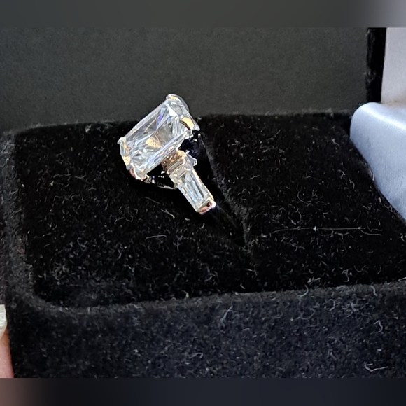 Sterling Silver Cubic Zirconia Ring Size 6 - Picture 6 of 15